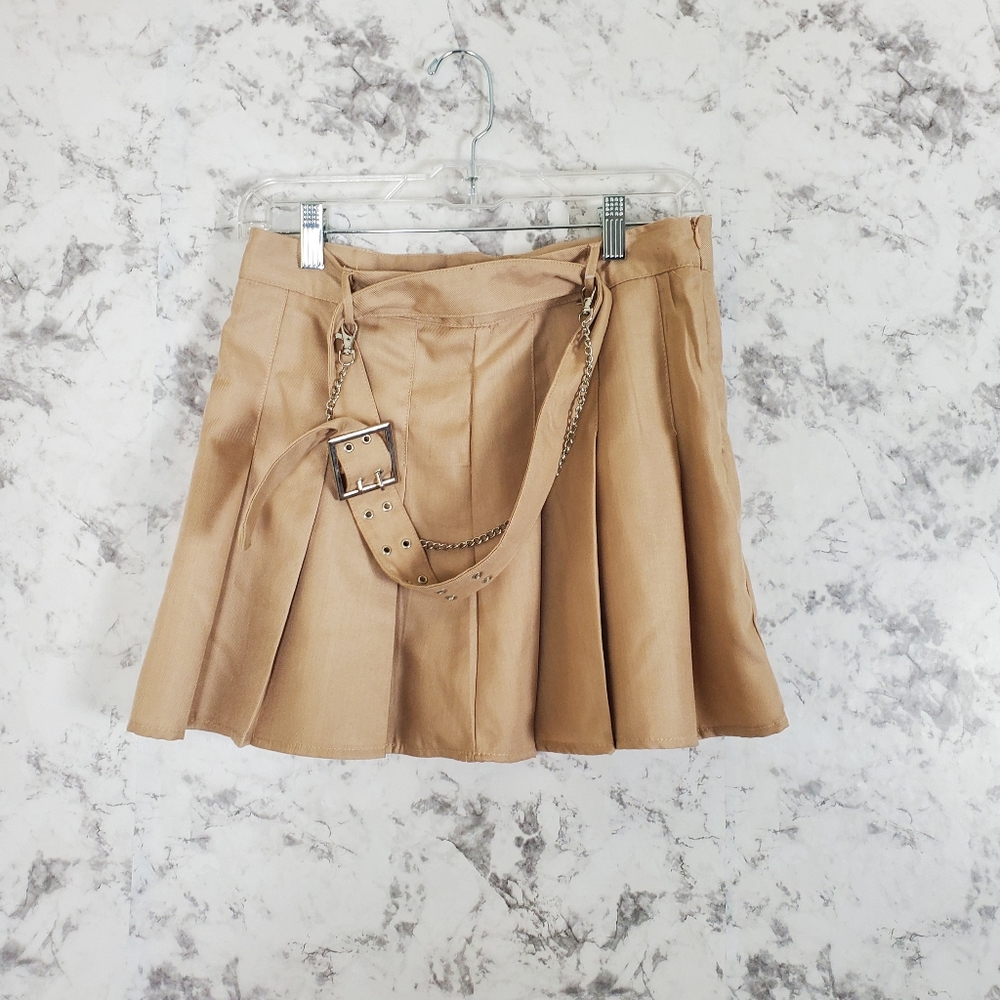 Tan mini skirt flared with belt and chain